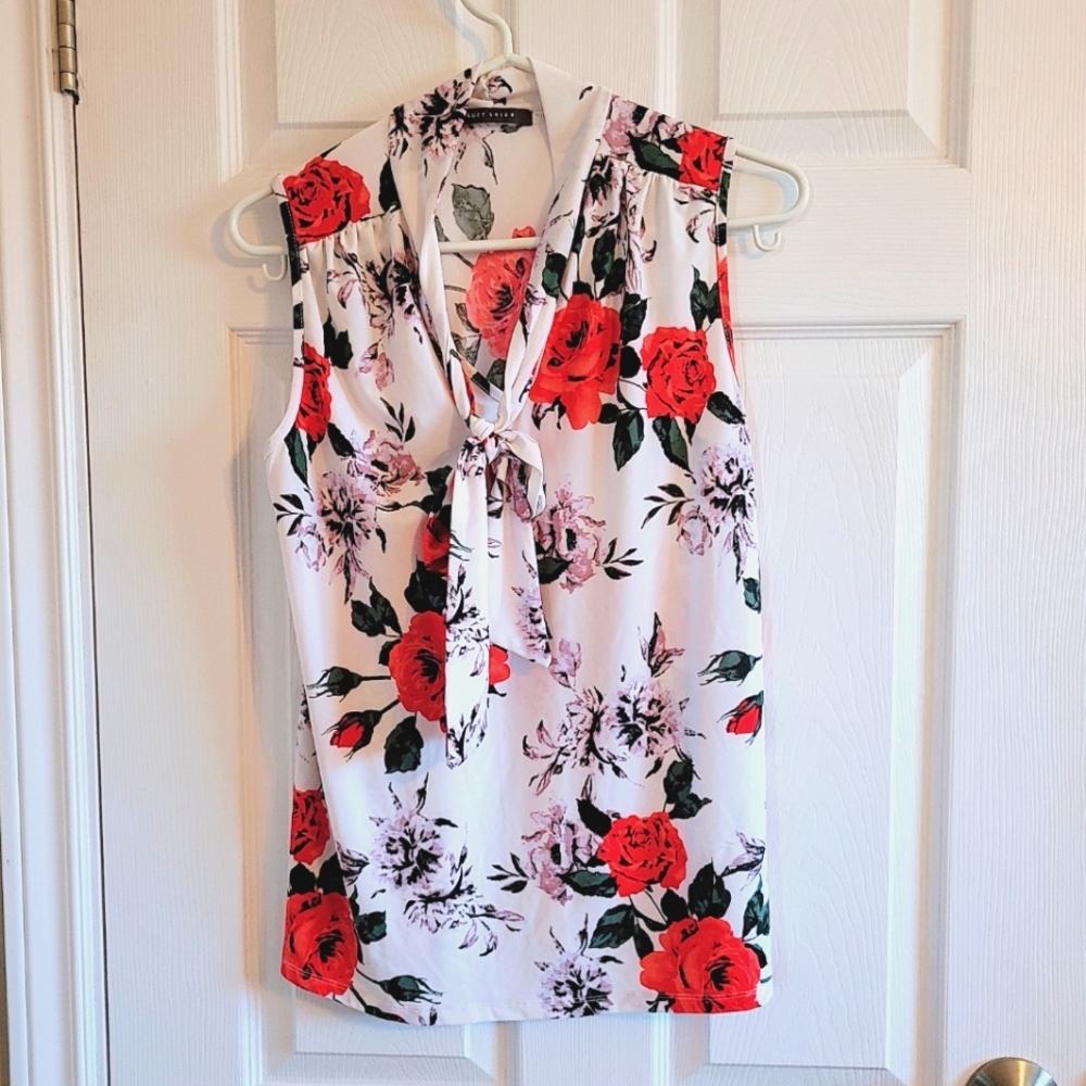 Suzy Shier Floral Sleeveless Blouse Size S.